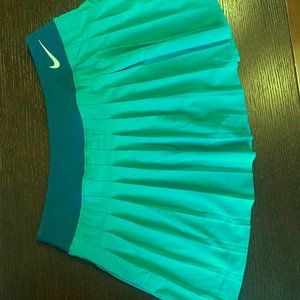 Green Nike Tennis Skirt, pleated - Size Medium